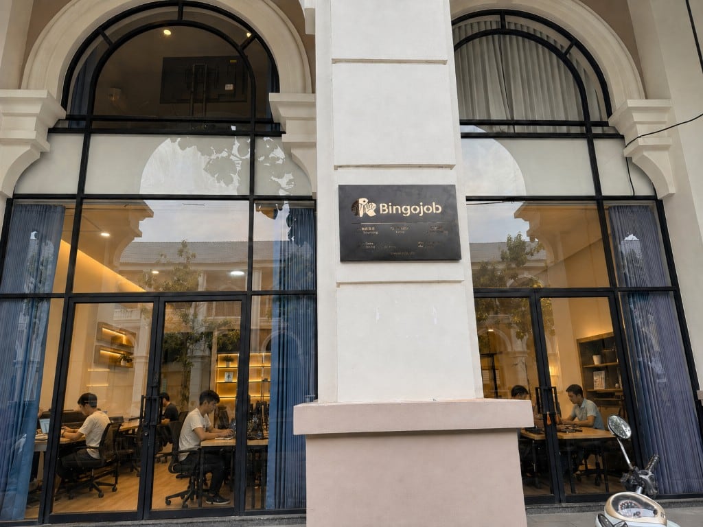 Bingojob 金边办公室团队工作现场
